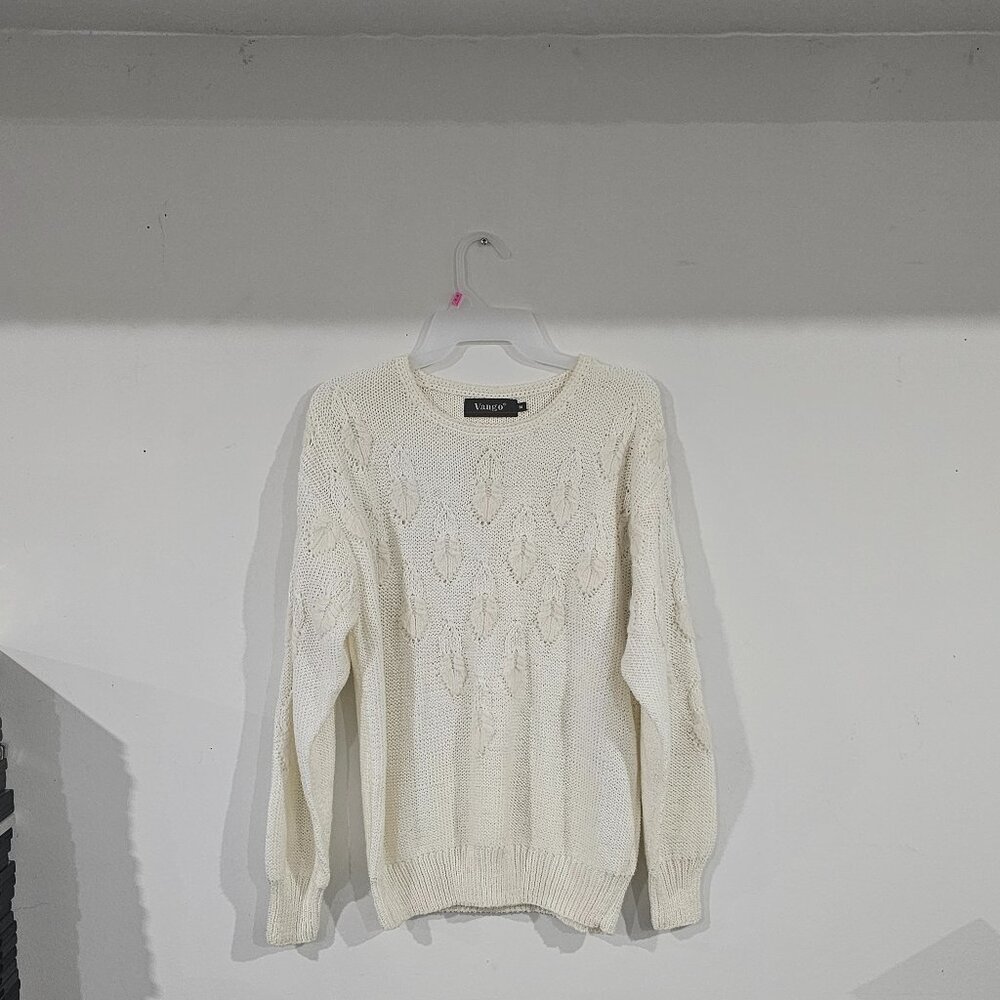 Vango long sleeve pullover sweater Size Medium white